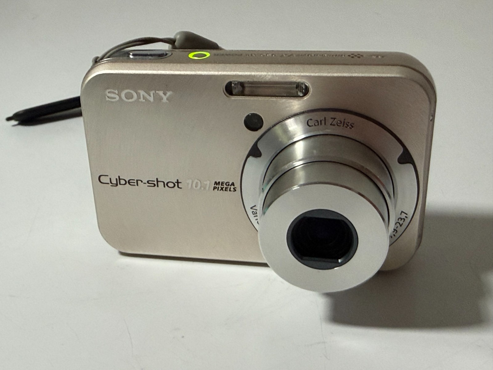 Sony Cyber-shot DSC-N2 10.1MP Digital Camera – Gold with Battery 4GB SD -TESTED
