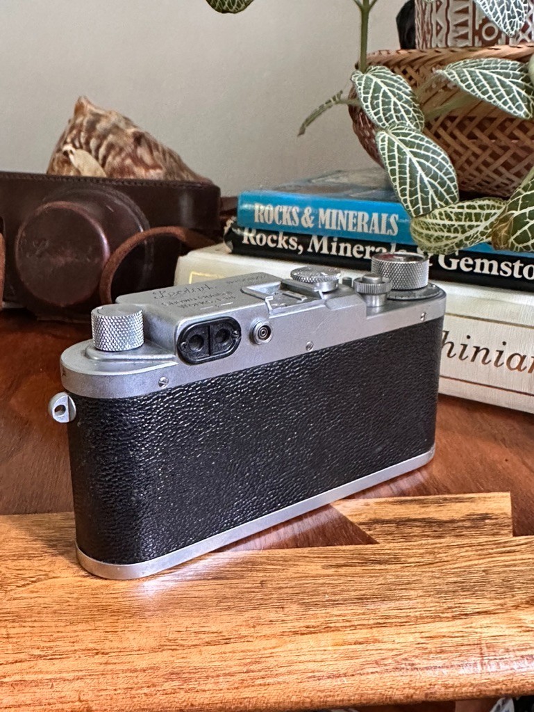 Leotax f, Showa Optical Works, Ltd. Rangefinder Camera w/ 50mm f/2 Topcor Lens