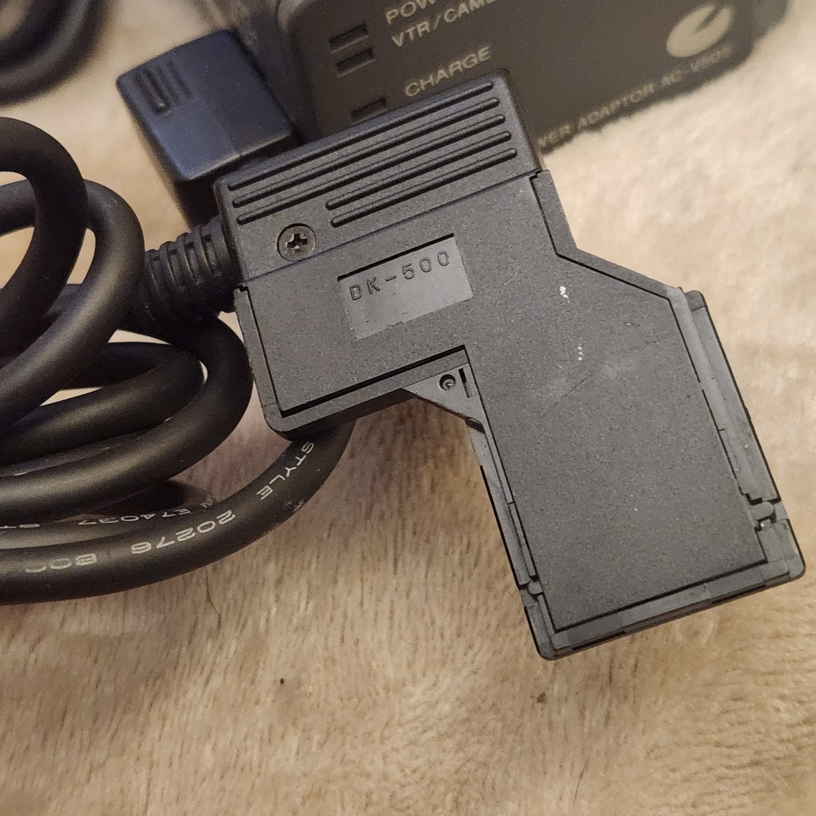 Sony AC-V505 AC Power Adaptor Battery Charger 100-240V 18W 6.5V 1.5A 8.4V 1.1A