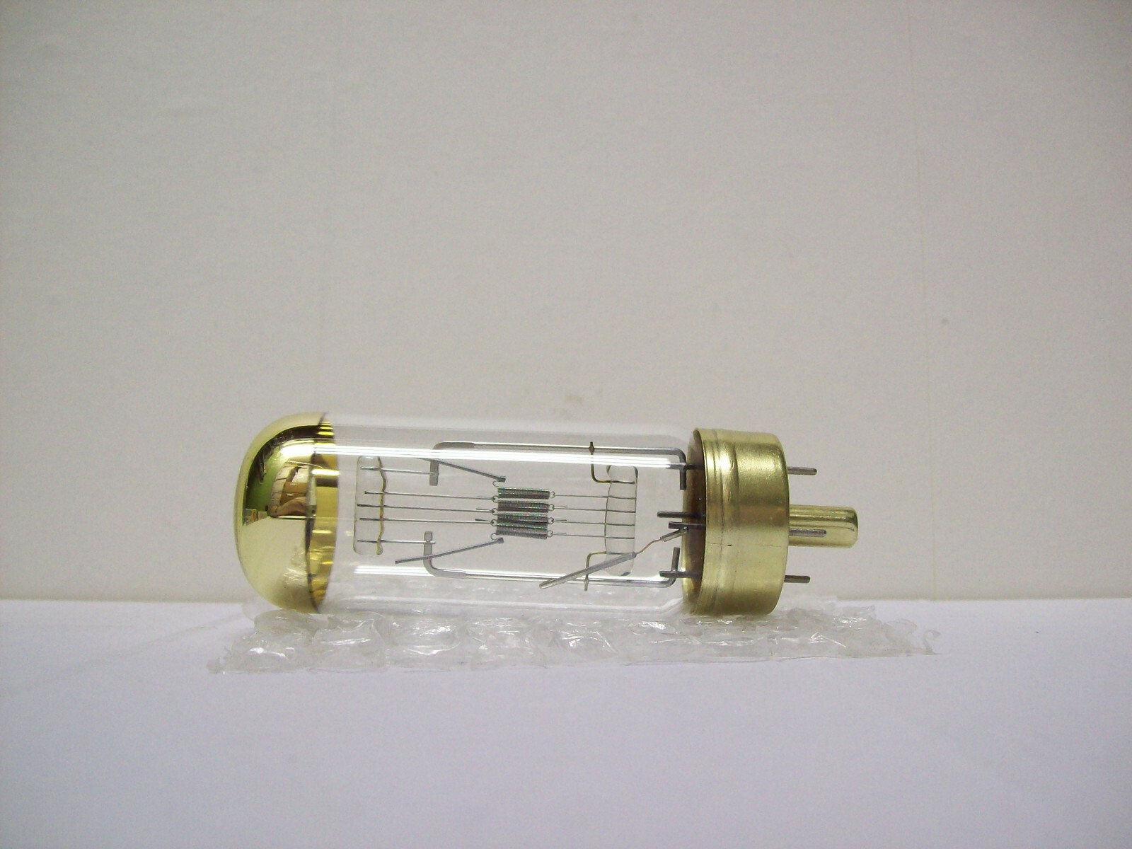 DAK ( DAY) Projector Projection Lamp Bulb 500W 120V GE AVG. 25-HR