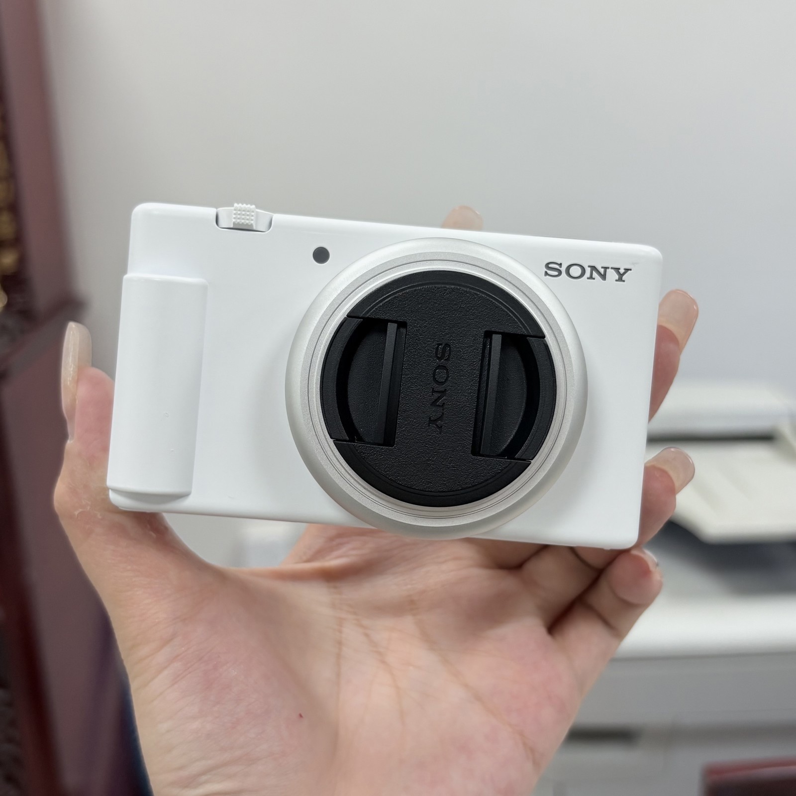 Sony ZV-1F 20.1MP Vlogging Camera – White Mint Condition