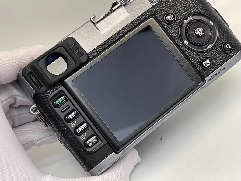 FUJIFILM FinePix X100S Silver 16.3MP Compact Digital Camera Point & Shot 90%New