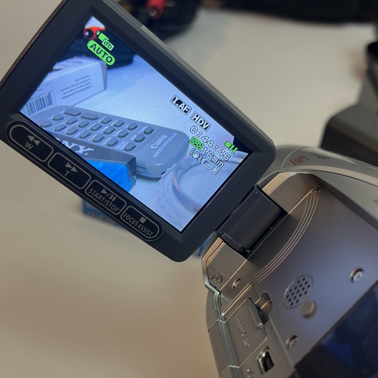 Canon HV20 A MiniDV High Definition HD Video Camcorder HDV Camera 1080i 5 Batts