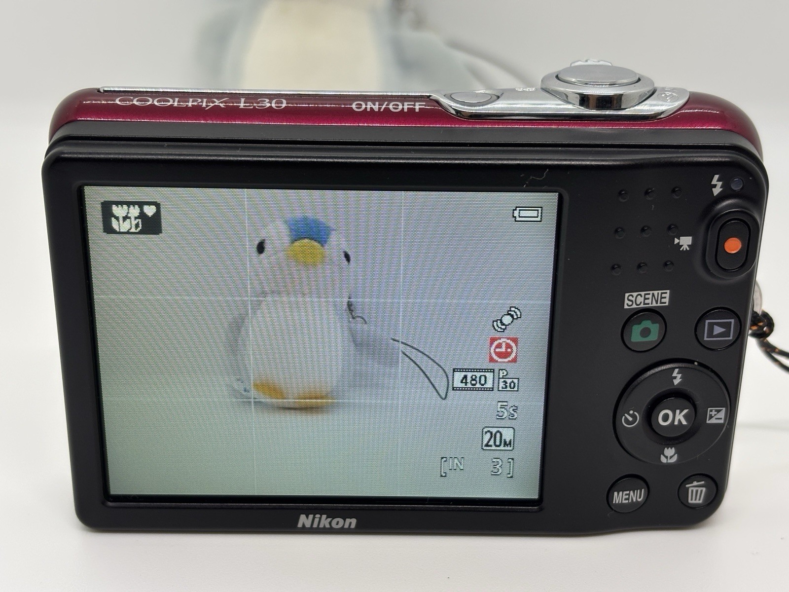 Nikon Coolpix L30 20.1MP 5x Opt. Zoom Digital Camera Red From Japan / Exc+++