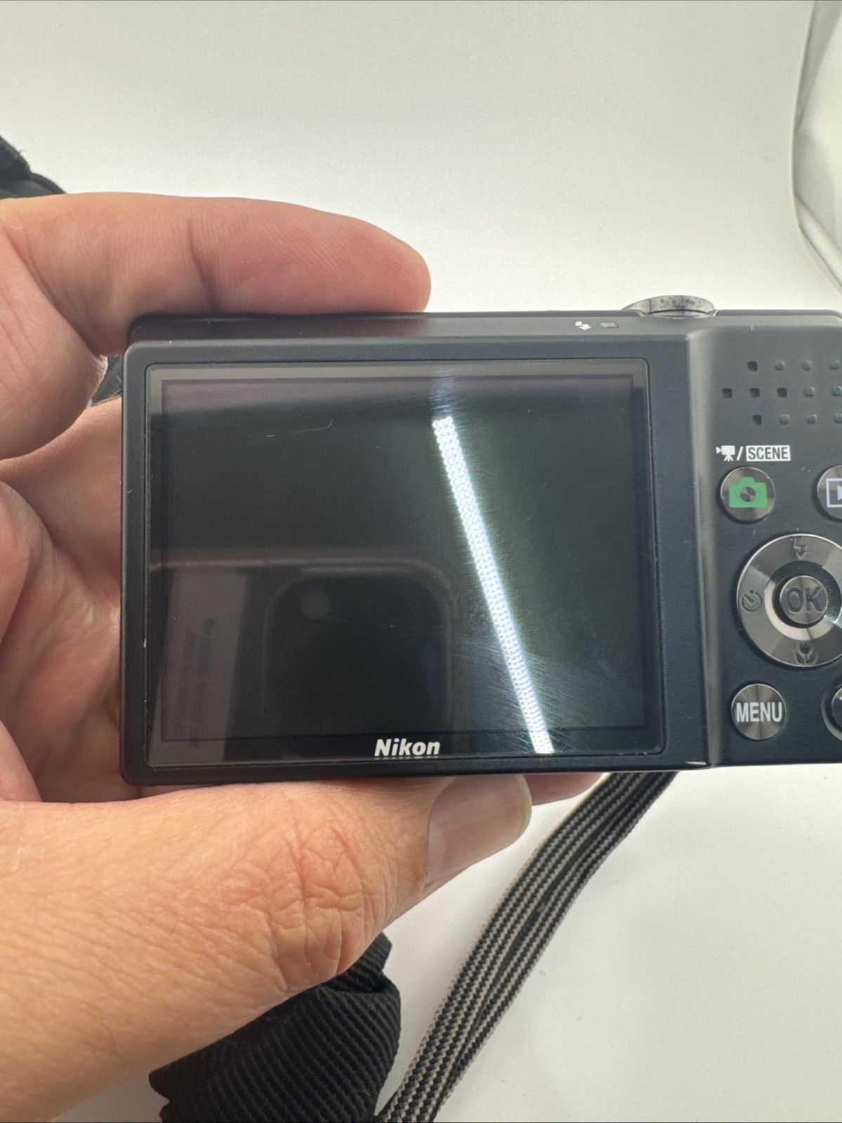 Nikon Coolpix S570 12.0MP Compact Digital Camera w/5x Zoom Bundle Tested