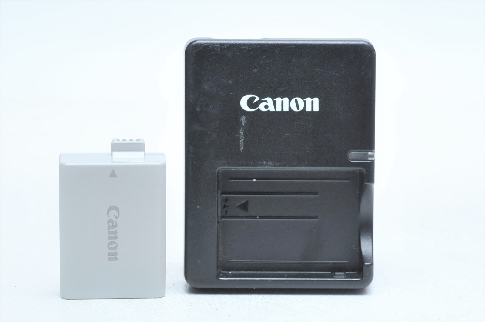 Canon OEM LP-E5 Battery + Charger for Rebel XS, Rebel XSi, Rebel T1i DSLR