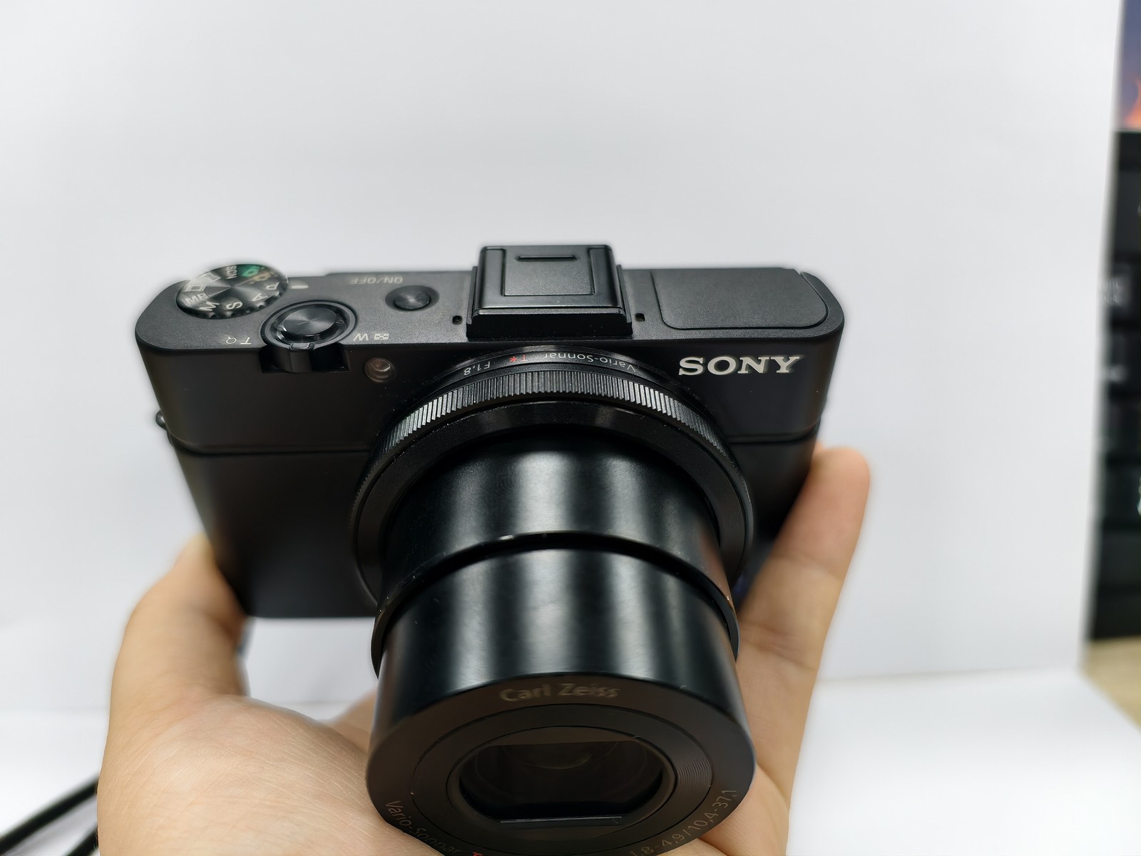 Sony Cyber-Shot RX100 II M2 20.2 MP 3.6x Zoom Digital Camera English CCD