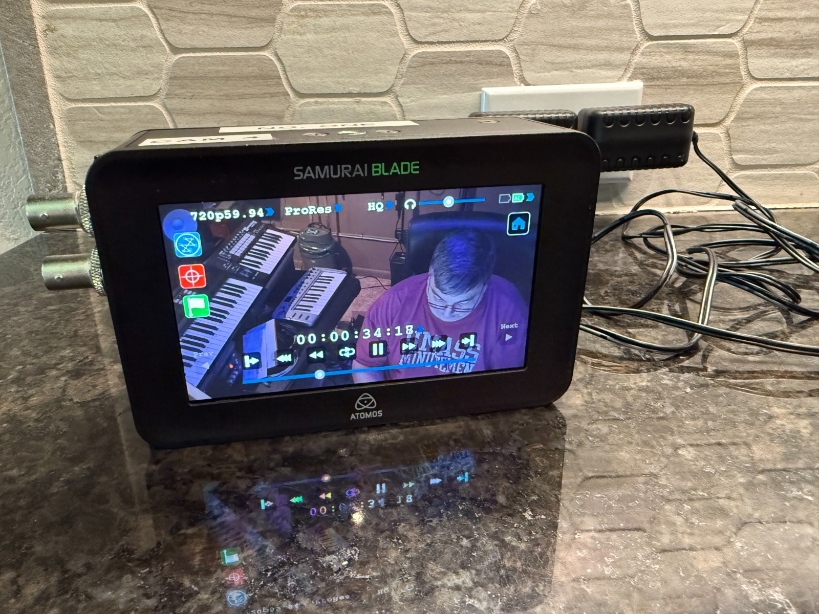 Atomos Samurai Blade 5″ SDI Monitor, Drive, AC DC-Battery Adapter, Battery