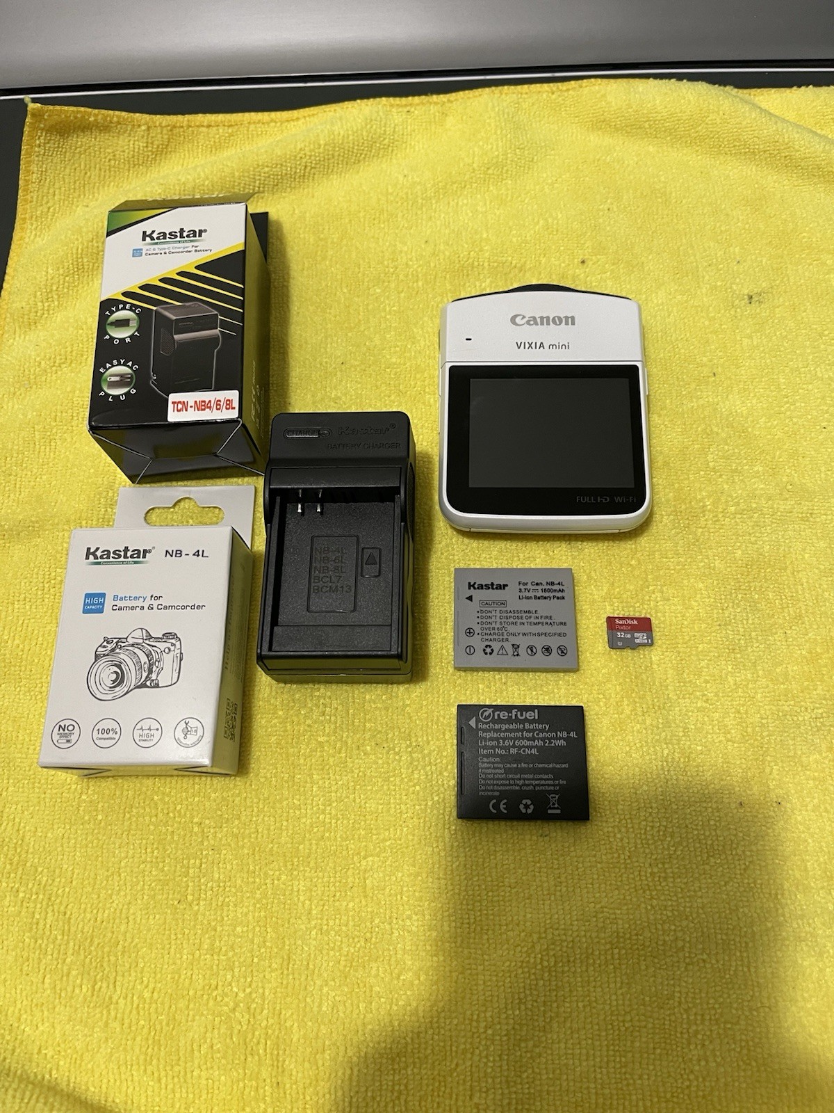 Canon VIXIA mini HD Camcorder White 32GB card -used