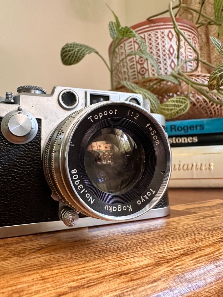 Leotax f, Showa Optical Works, Ltd. Rangefinder Camera w/ 50mm f/2 Topcor Lens