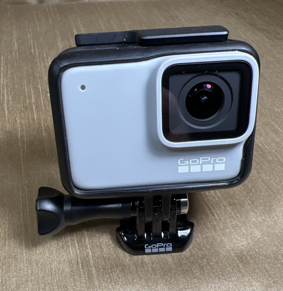 GoPro 7 White Hero 10MP 4K Action Camera 64gb SD Bundle – No Charge Port Cover