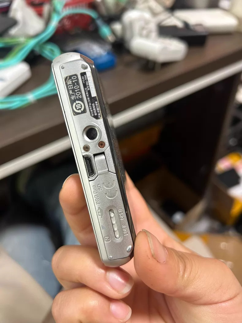 SONY Cyber Shot DSC-T99 CCD 14.1MP 4x Optical Zoom Digital Camera-Silver 90% New