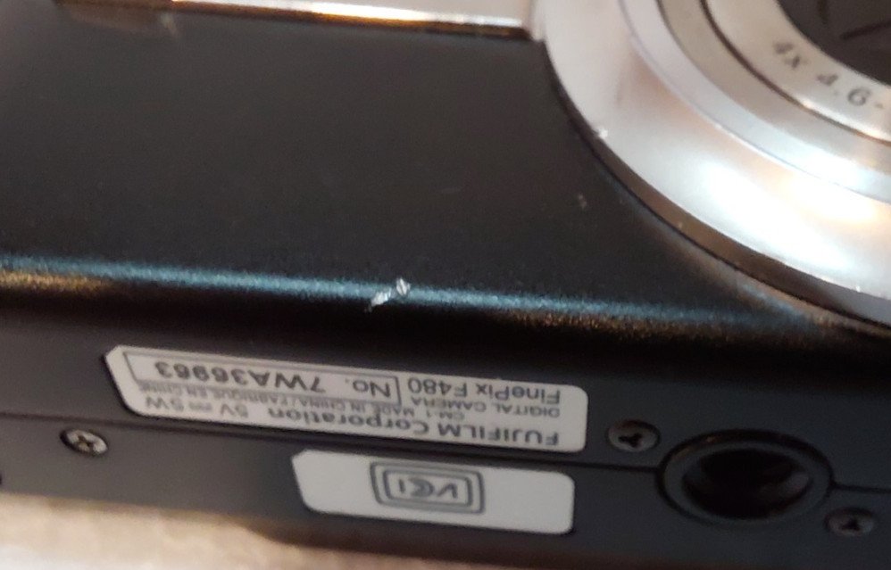 Fujifilm FinePix F480 8.2MP Digital Camera With Battery Charger SD Card Tested