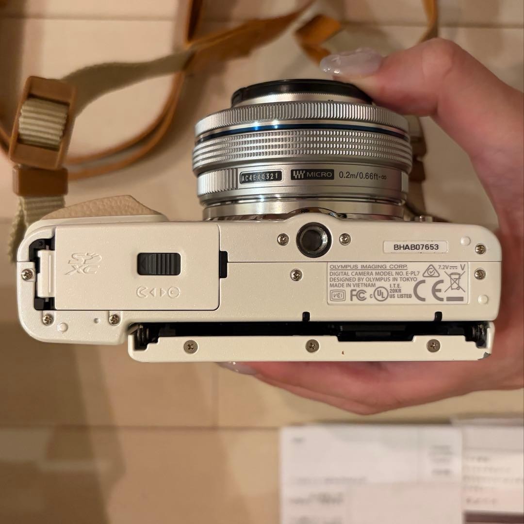 OLYMPUS PEN Lite E-PL7 Mirrorless Camera Double Lens Kit