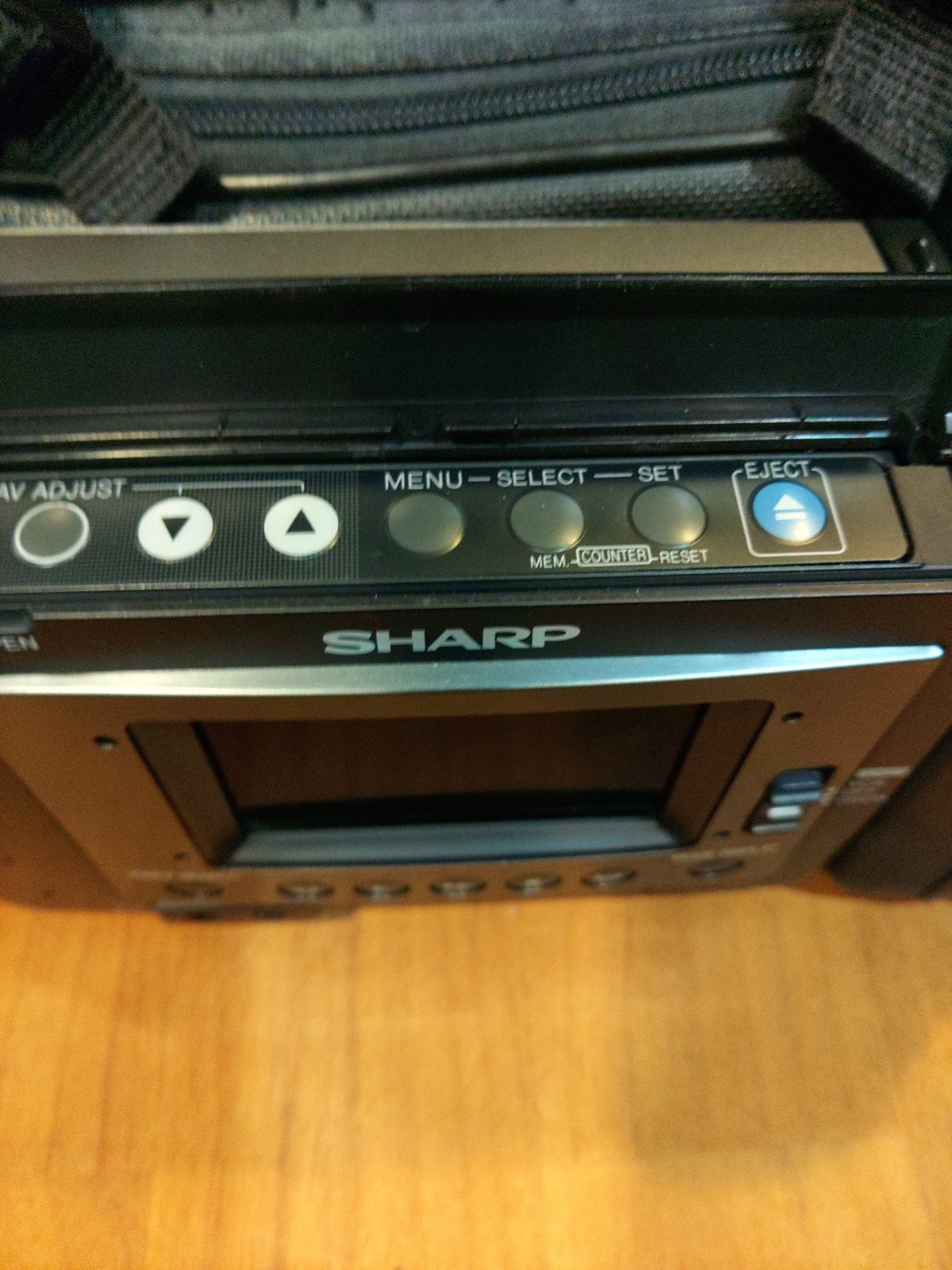 Sharp VL-E30 Viewcam – w/accessories Extra Battery Remote Charger New Tape Case