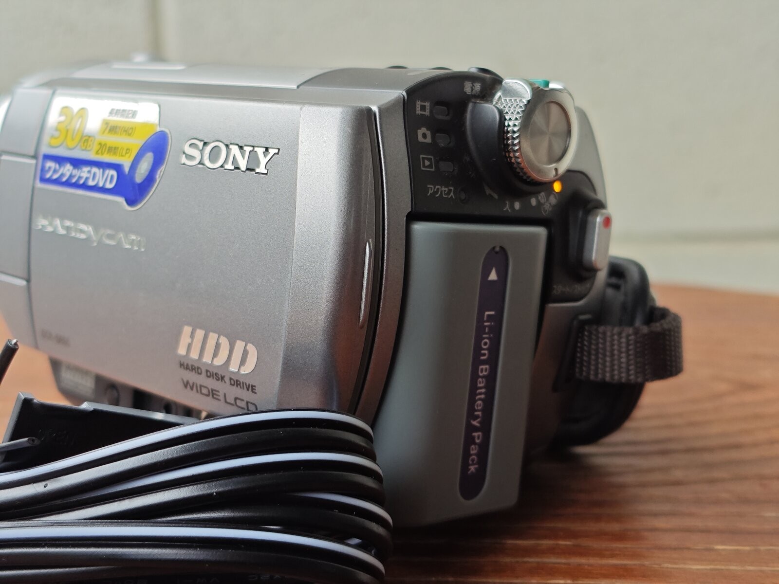 10466 Sony DCR-SR60 Camcorder HDD NTSC Tested w/ Charger w/o Station