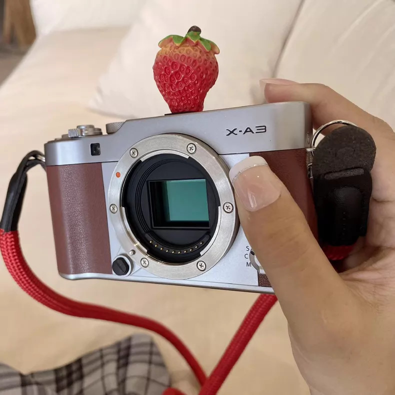 Fujifilm Fuji X-A3 24.2 MP Mirrorless Digital Camera w/35mm f1.6 Lens English