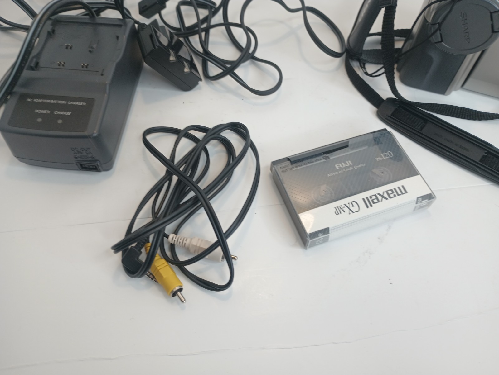 Sharp Viewcam VL-E765 8mm Video8 Camcorder Player Bundle Tested Works Wall Power