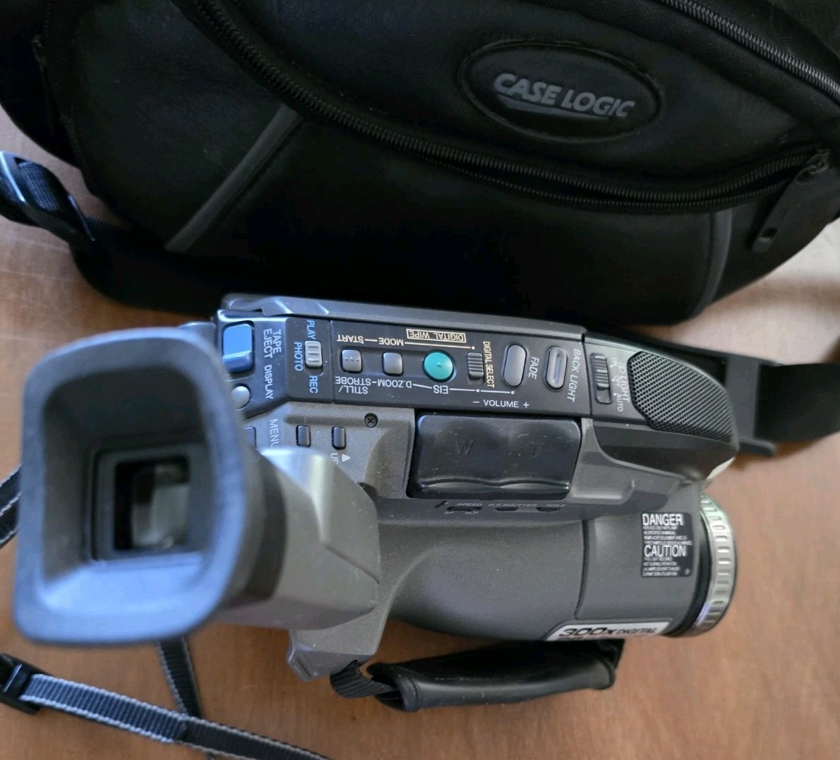 Panasonic Palmcorder Vhsc Camcorder 300x Digital 26x Zoom Lens Untested With Bag
