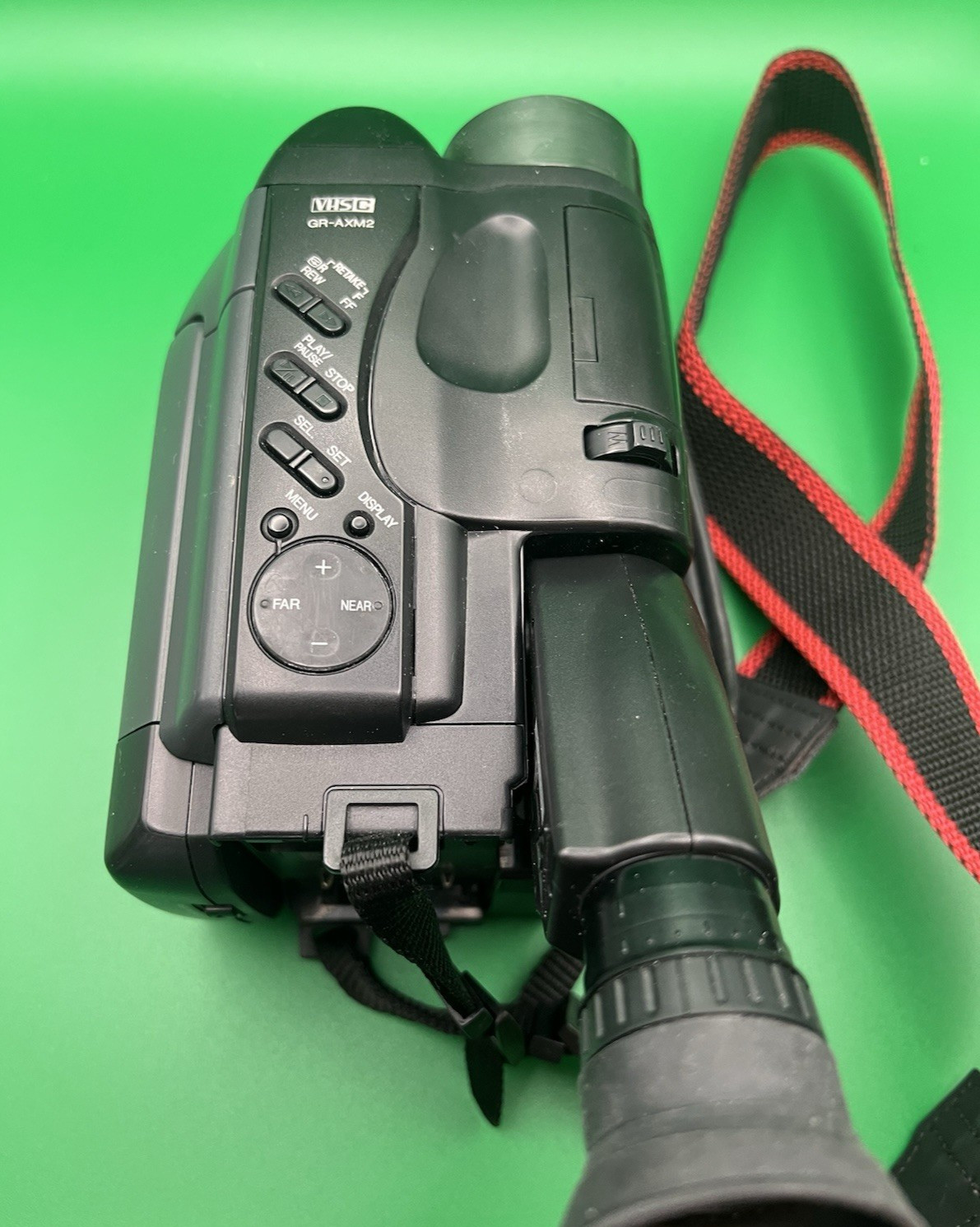 JVC GR-AXM2 Compact VHS Camcorder 18x Optical with charging cord