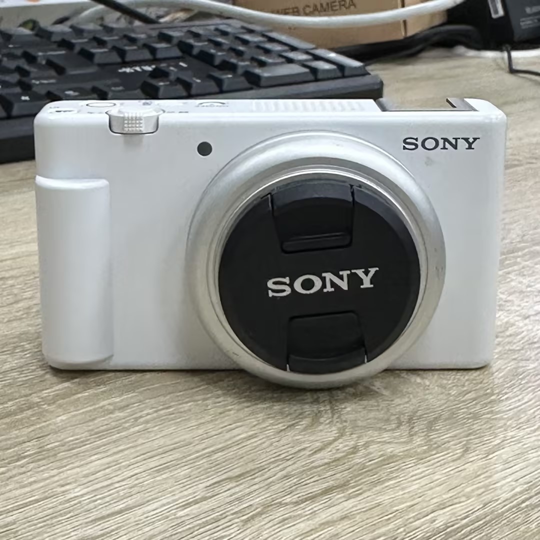 Sony ZV-1F 20.1MP Vlogging Camera – White Mint Condition English