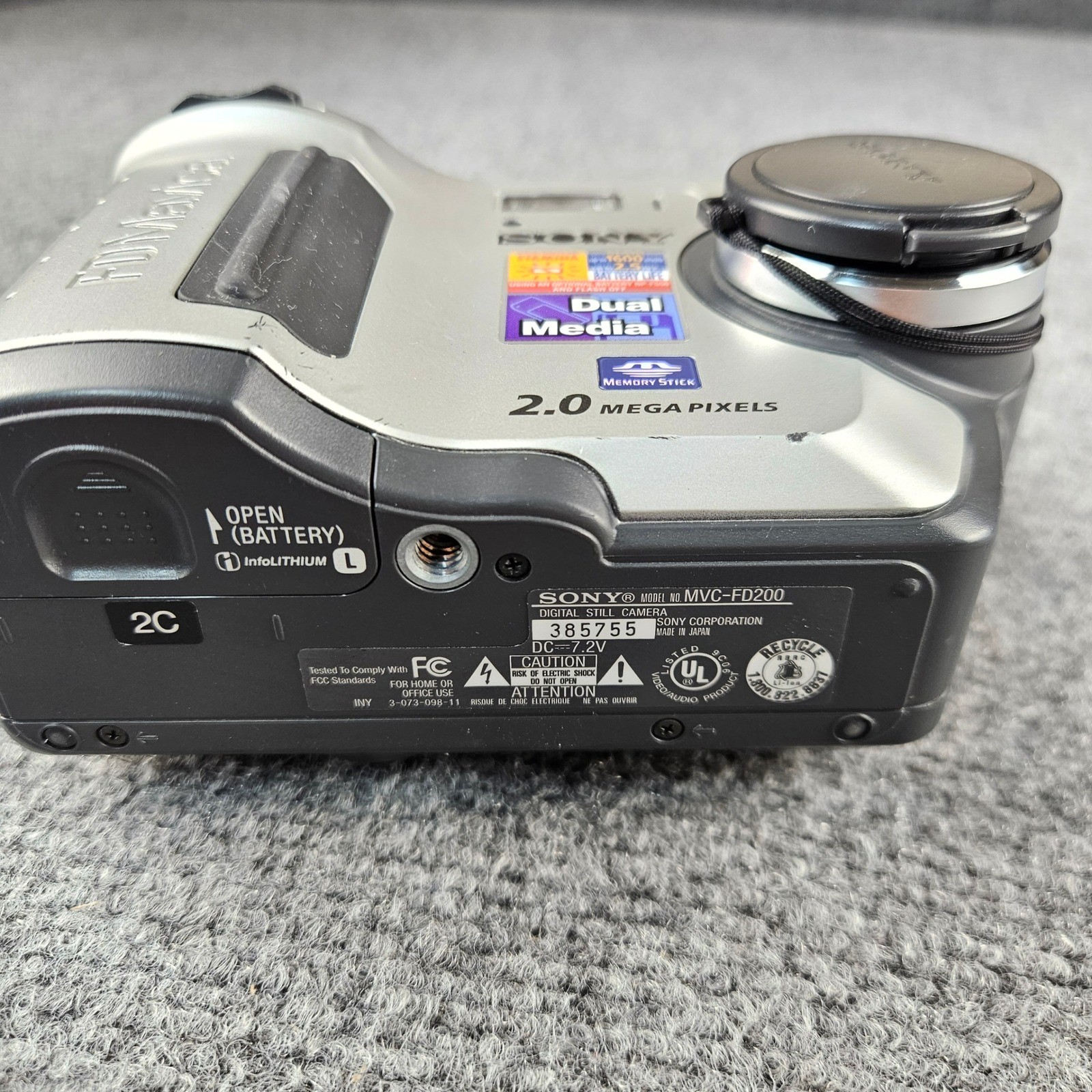 Sony Mavica MVC-FD200 Digital Camera 2.0MP Floppy Disk Memory Stick Silver Grey
