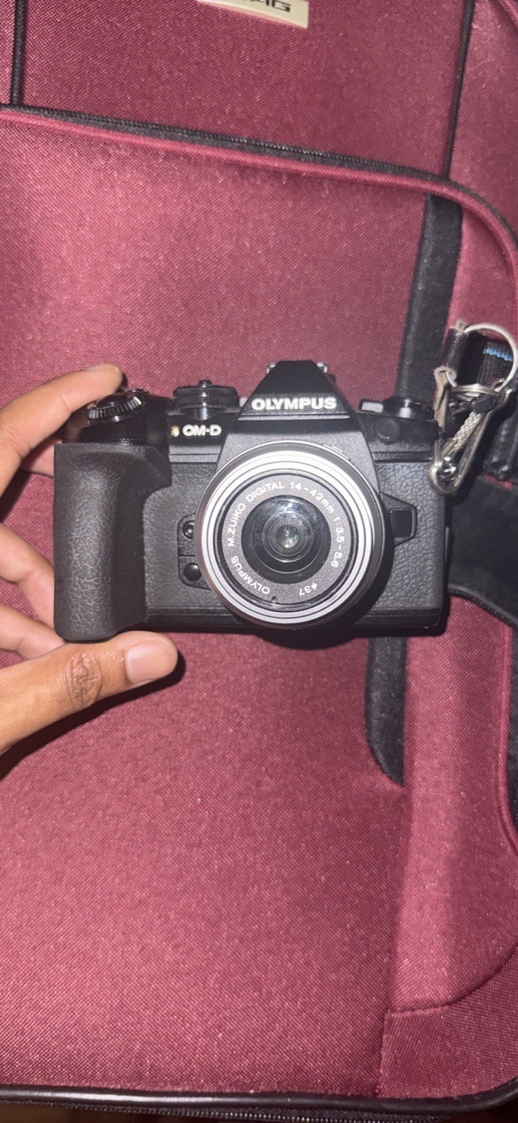 Olympus OM-D E-M1 Mark ii Mirrorless Camera 14-42mm f/3.5-5.6 Black
