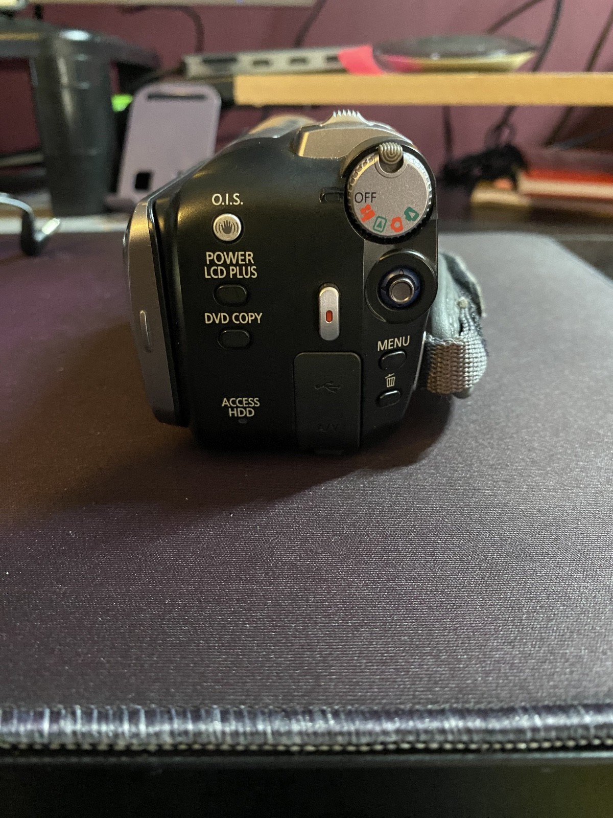 Panasonic SDR-H40 (40 GB) Hard Drive Camcorder – Silver with bag