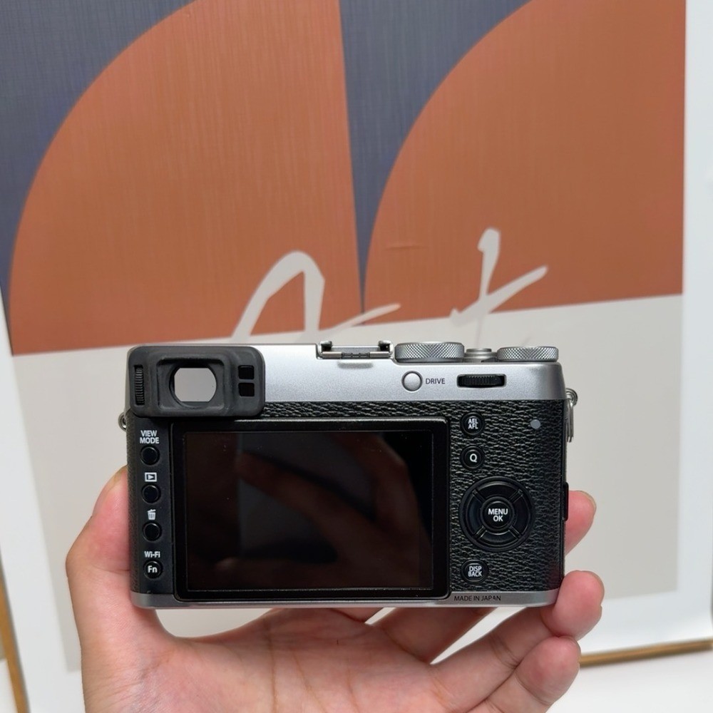 Fujifilm X100T Digital Camera with 23 mm f/2 Fixed Lens 16.3 MP English Language
