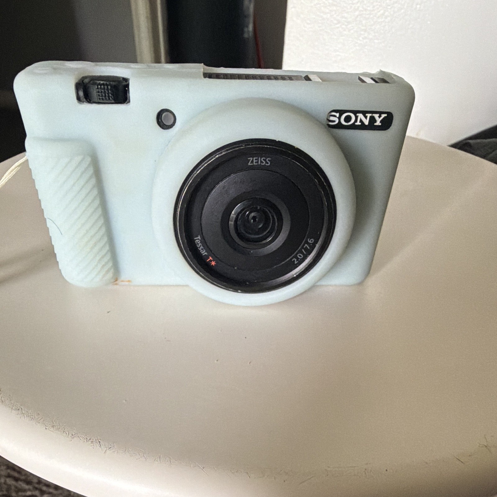 Sony ZV-1f ZV1 Compact Digital Camera Black 20.1MP 2.7x f/1.8 3in Touch