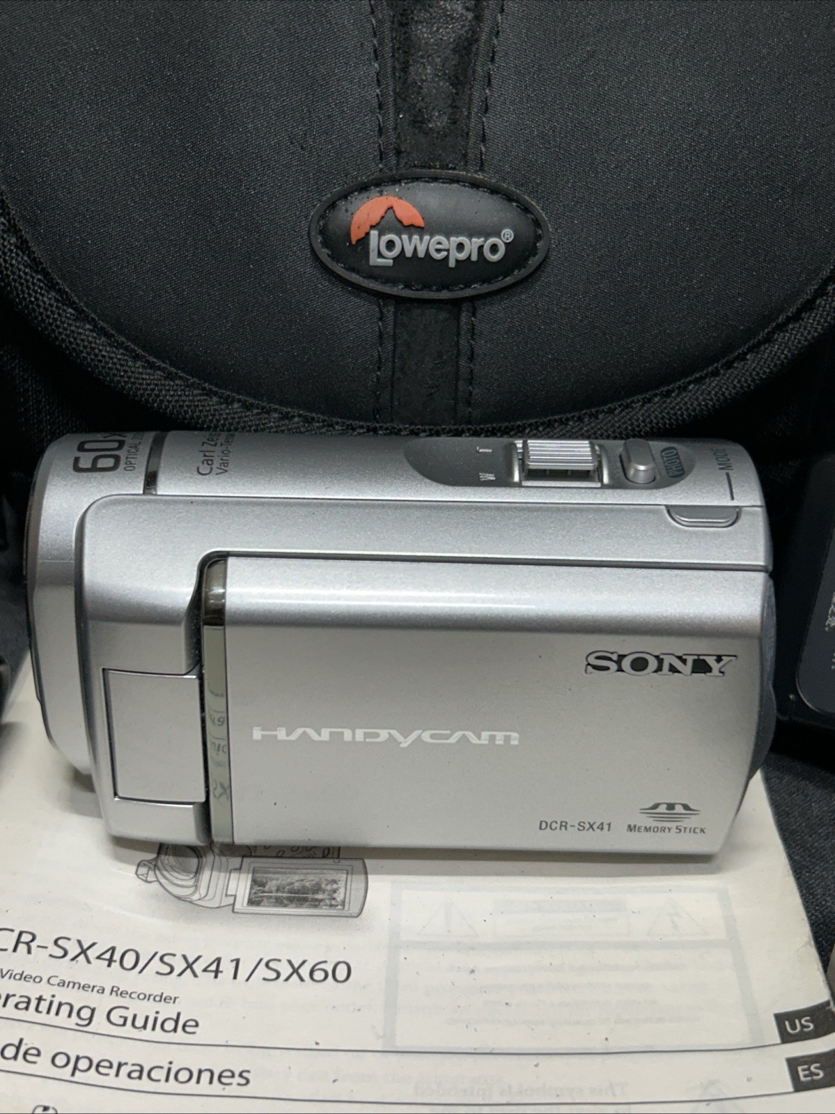 Sony DCR-SX41 Standard Definition Camcorder (Silver) – 8GB Internal Memory Bundl