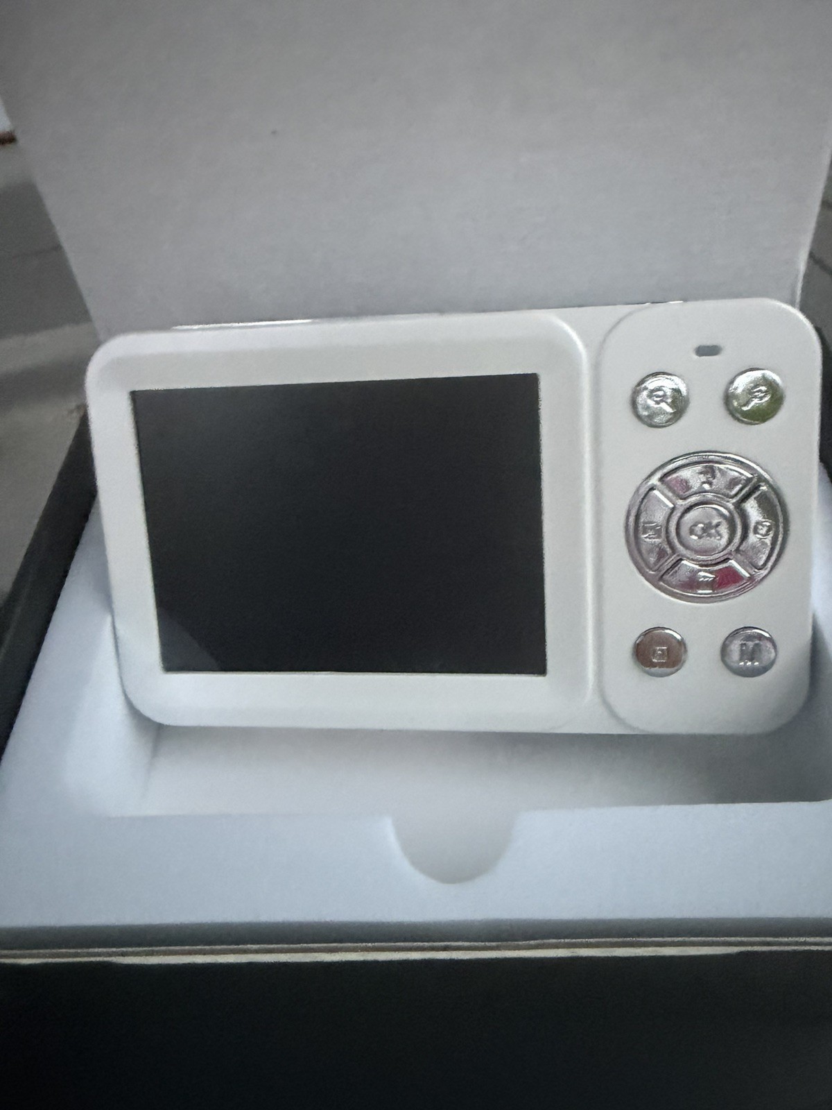 Hoorola 5K Digital Camera 80MP 18x Zoom Compact White Built-in Flash USB