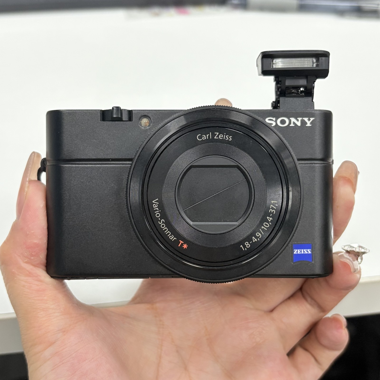 95%NEW-Sony RX100 20.2 MP 3.6 x Compact Digital Camera w/Charger & Card&Battery