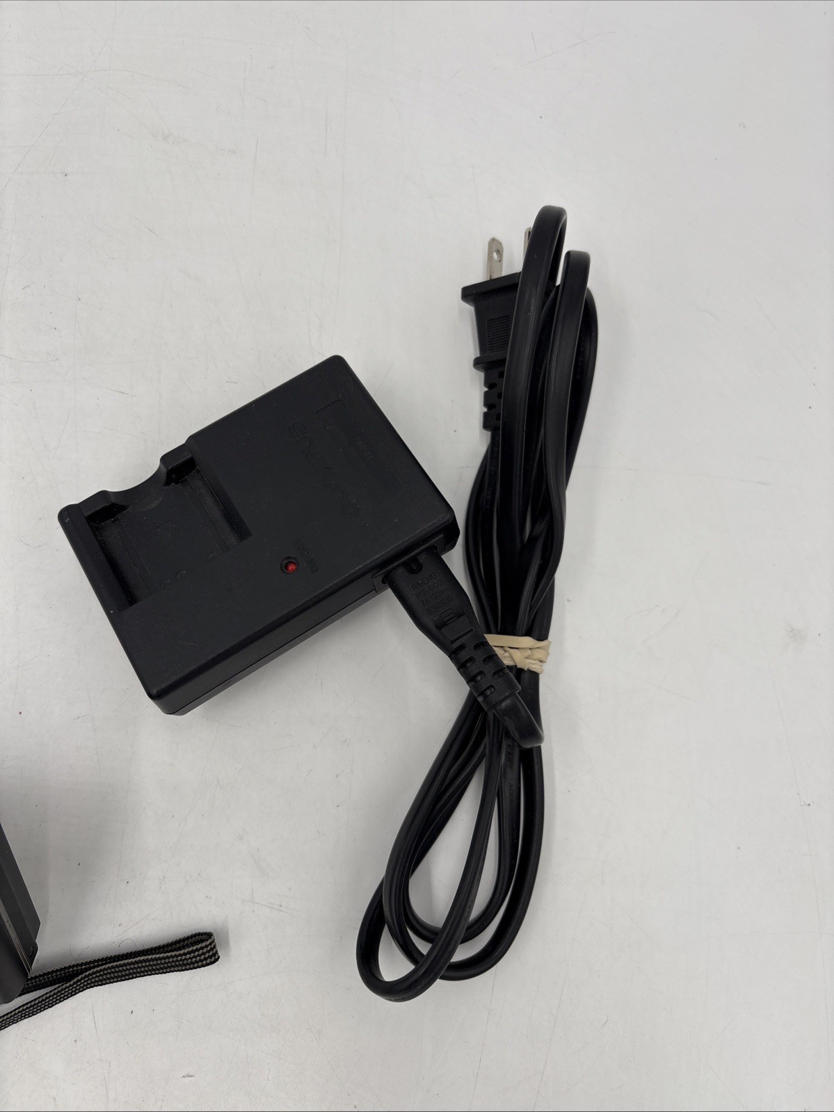 Nikon Coolpix S570 12 MP Digital Camera -Charger SD Card Battery Case Tested