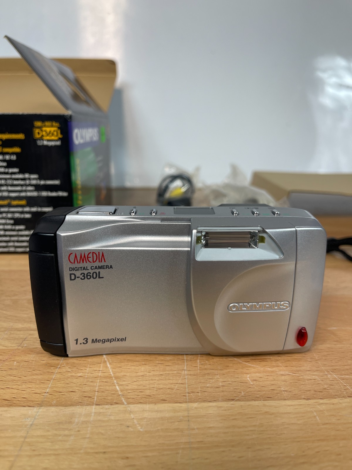 Olympus Camedia D-360L 1.3MP Digital Camera w/ Box Cables Manual Memory Card