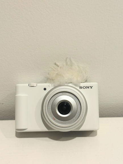 Sony ZV-1F Vlog Camera for Content Creators – White – Excellent Condition
