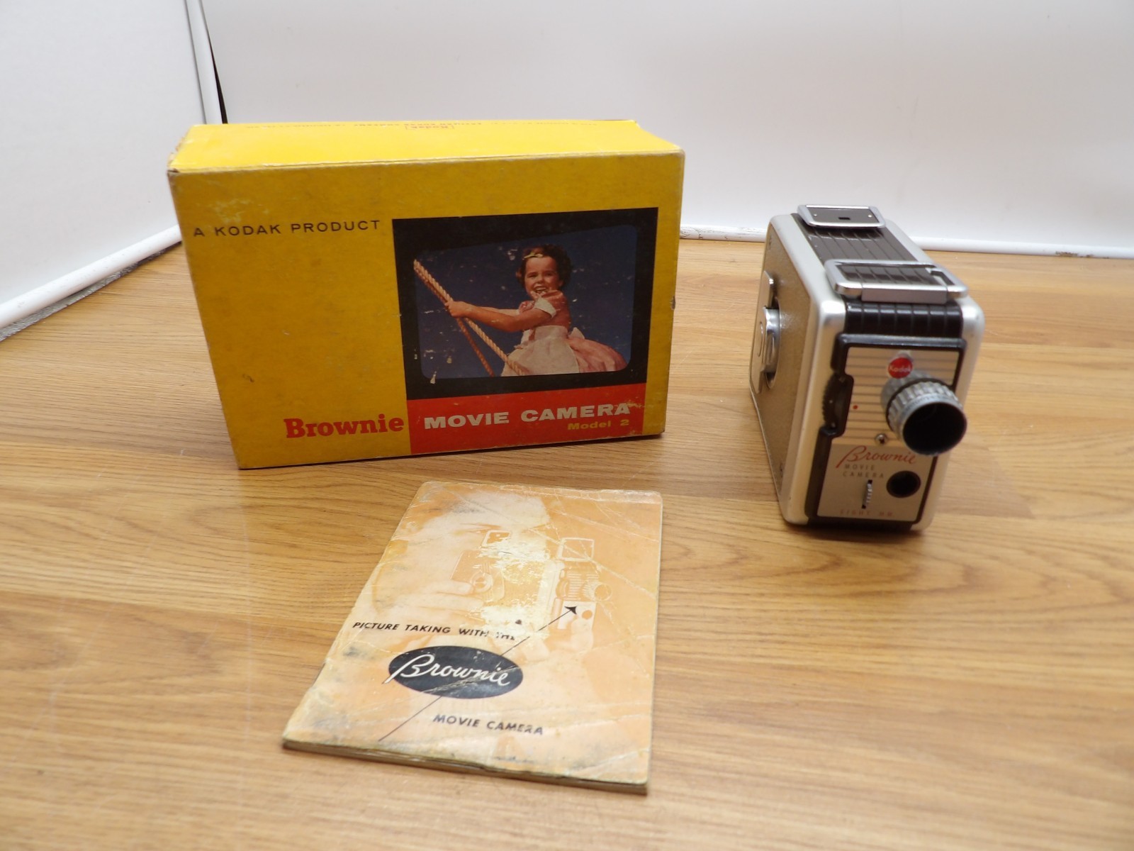Vintage Kodak Brownie 8 MM Model 2 No. 78 Movie Camera & Original Box. UNTESTED