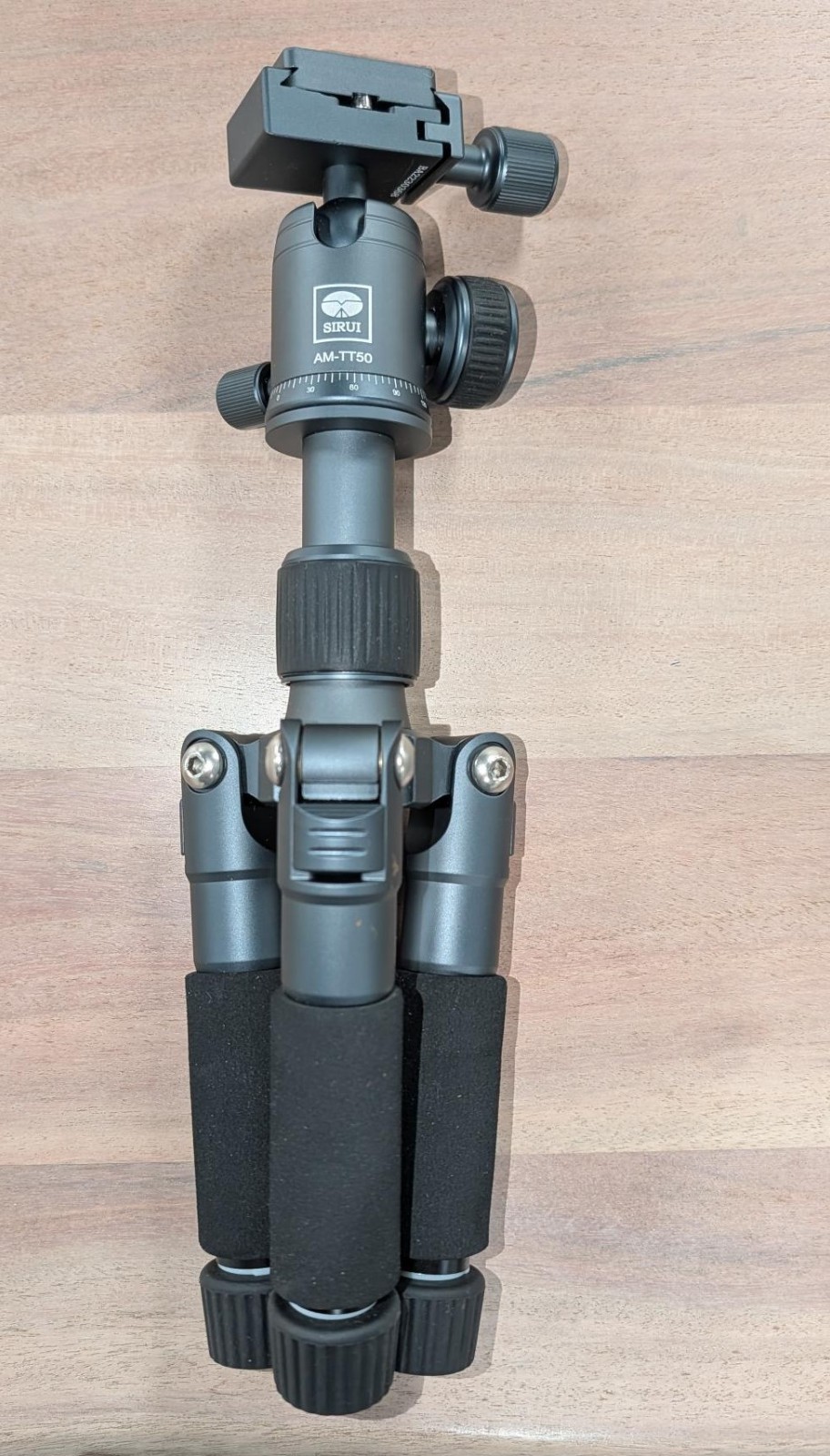 SIRUI Compact Mini Desktop Tripod 20″ Aluminum Portable AM-TT50 Open Box