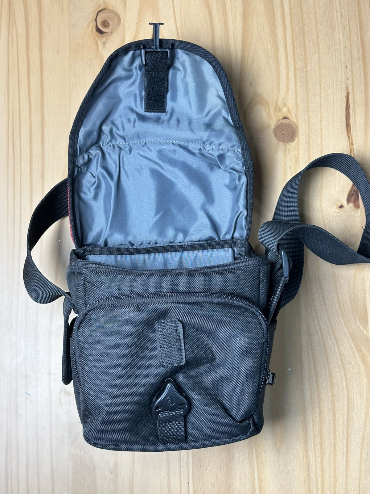 Tamrac Camera Carry/Shoulder Bag (5531, Red & Black)