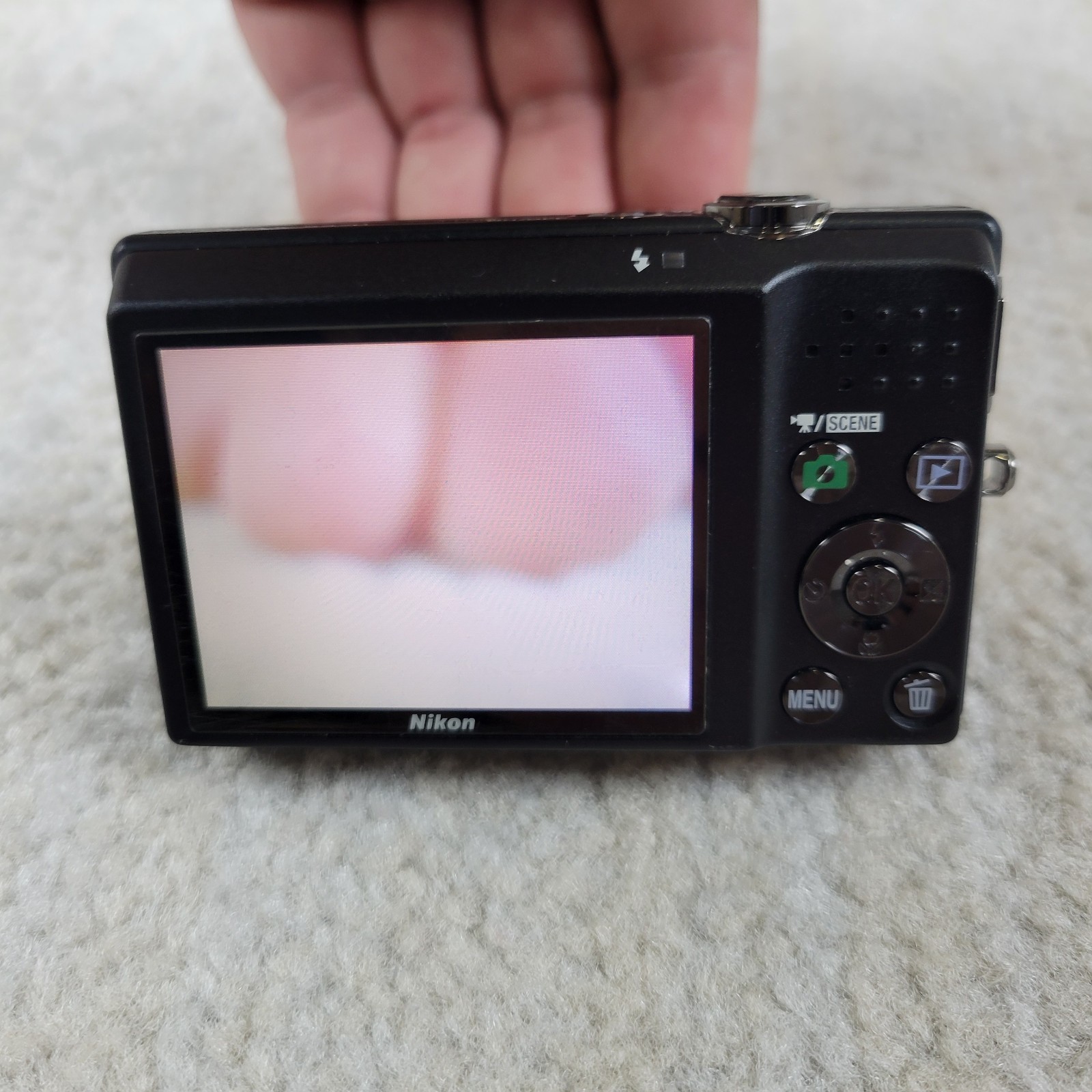 Nikon Coolpix S570 12MP Digital Camera 5x Zoom Black Battery Charger -Parts Only