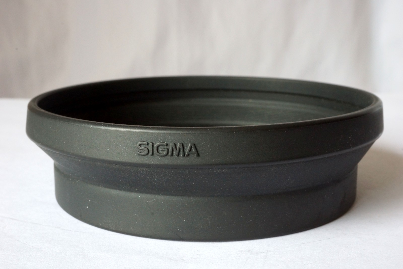 SIGMA Twist on Rubber Hood Shade w/ Cap for 28-200mm lens AF 72mm rim f3.8-5.6
