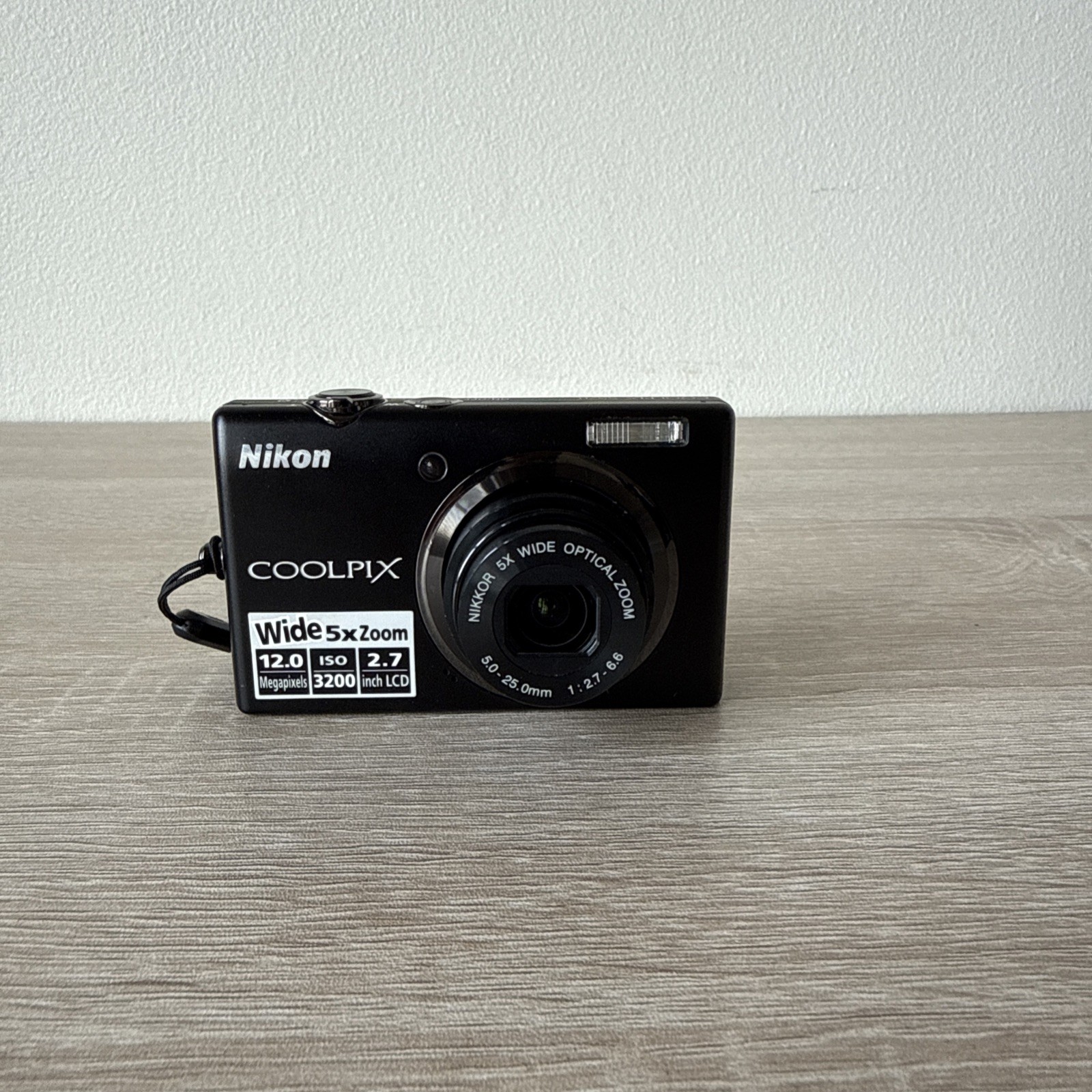 Nikon COOLPIX S570 12MP Digital Camera Black Charger + Memory Card + Battery