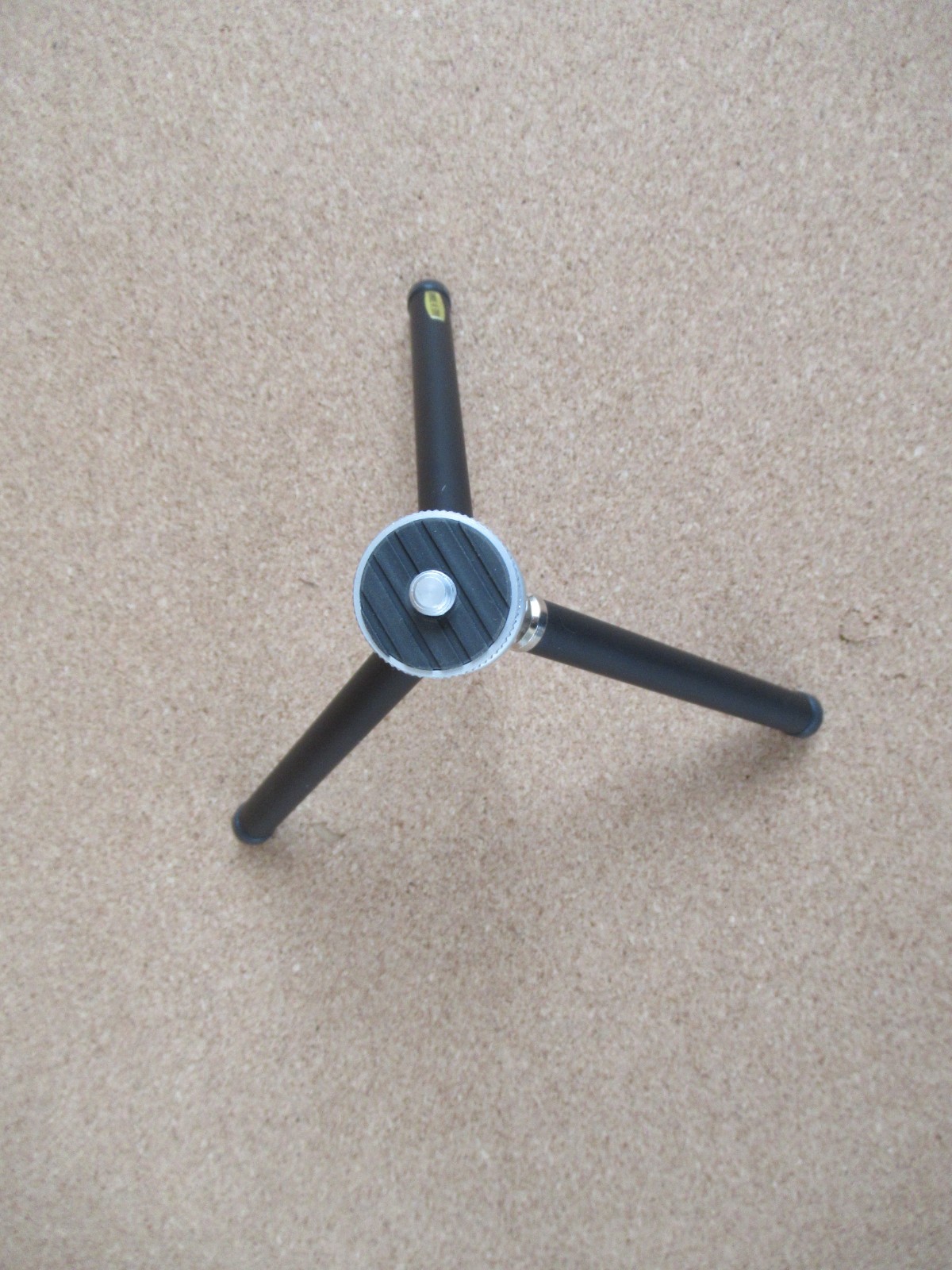 Vintage Fuji Film branded compact Tripod, made in Taiwan – excellent condition!