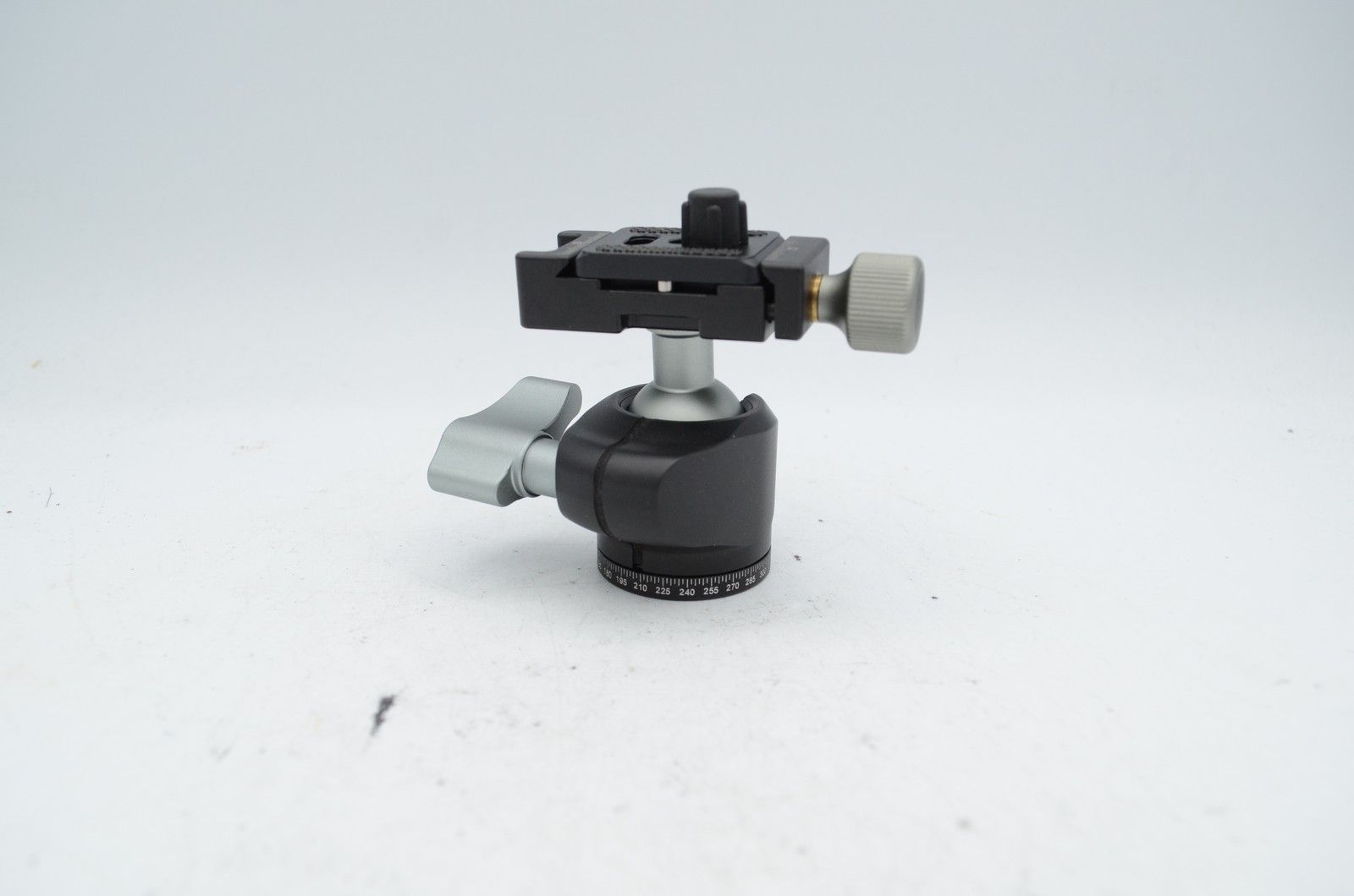 Leofoto LH-25 Mini Ball Head For Tripod. (Head Made In China)