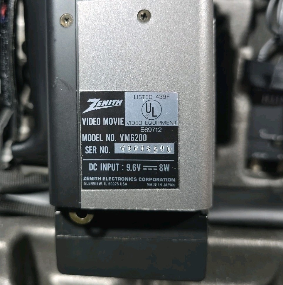 Zenith VM6200 Compact VHS-C Camcorder Kit Case Batteries Charger (Tested/Works)