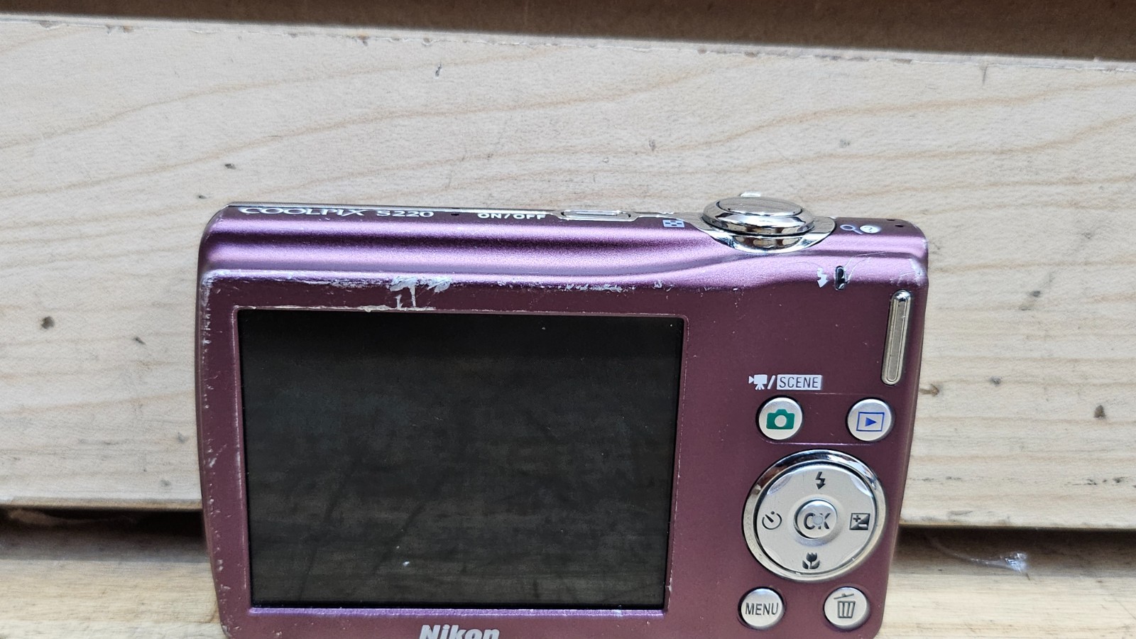 Nikon COOLPIX S220 10.0MP Digital Camera – Plum *CAMERA ONLY*