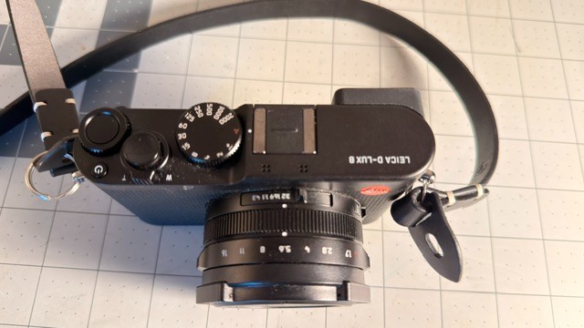 Leica D-Lux 8 Excellent Complete Kit + Genuine Leica Leather Case Box Papers