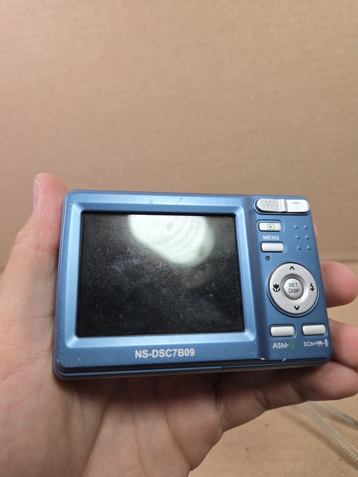 Insignia NS-DSC7B09 Blue 7.0MP Digital Camera w/8GB SD Card Used Tested Read