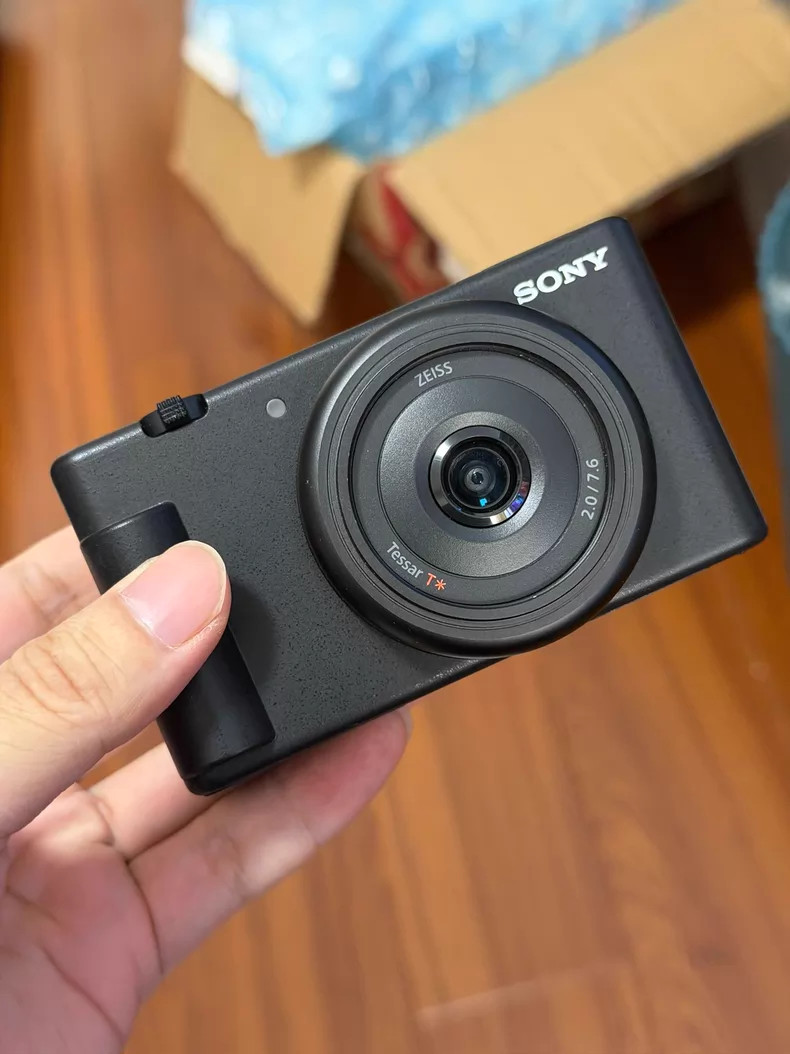 Sony ZV-1F 20.1MP 4K f/2 Vlogging Compact Digital Camera Black Tested – 95% New