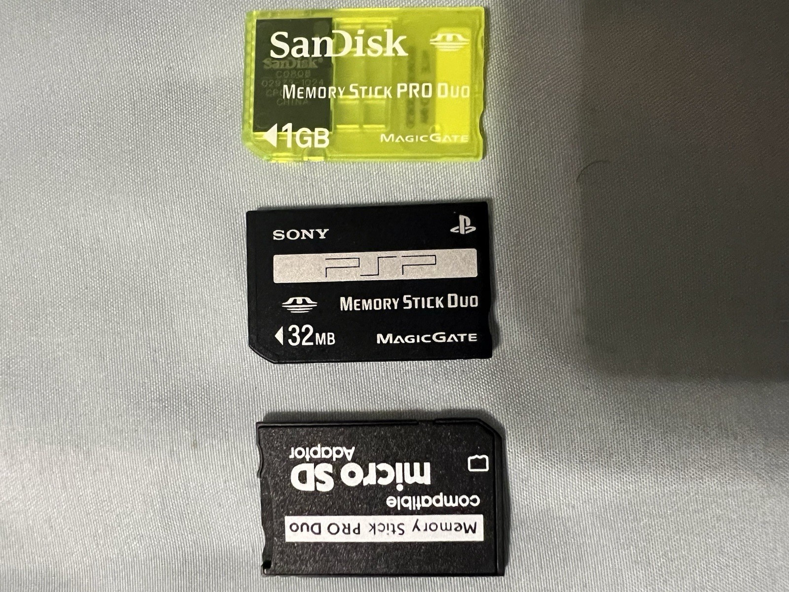 SanDisk 1GB PRO Duo & Sony 32MB Duo MagicGate for PSP + microSD Adapter